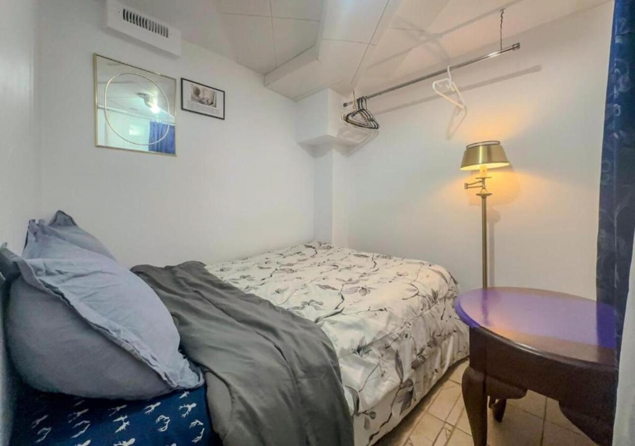 Independent Private Suite, Free Parking And High-speed Wi-fi Apartment *