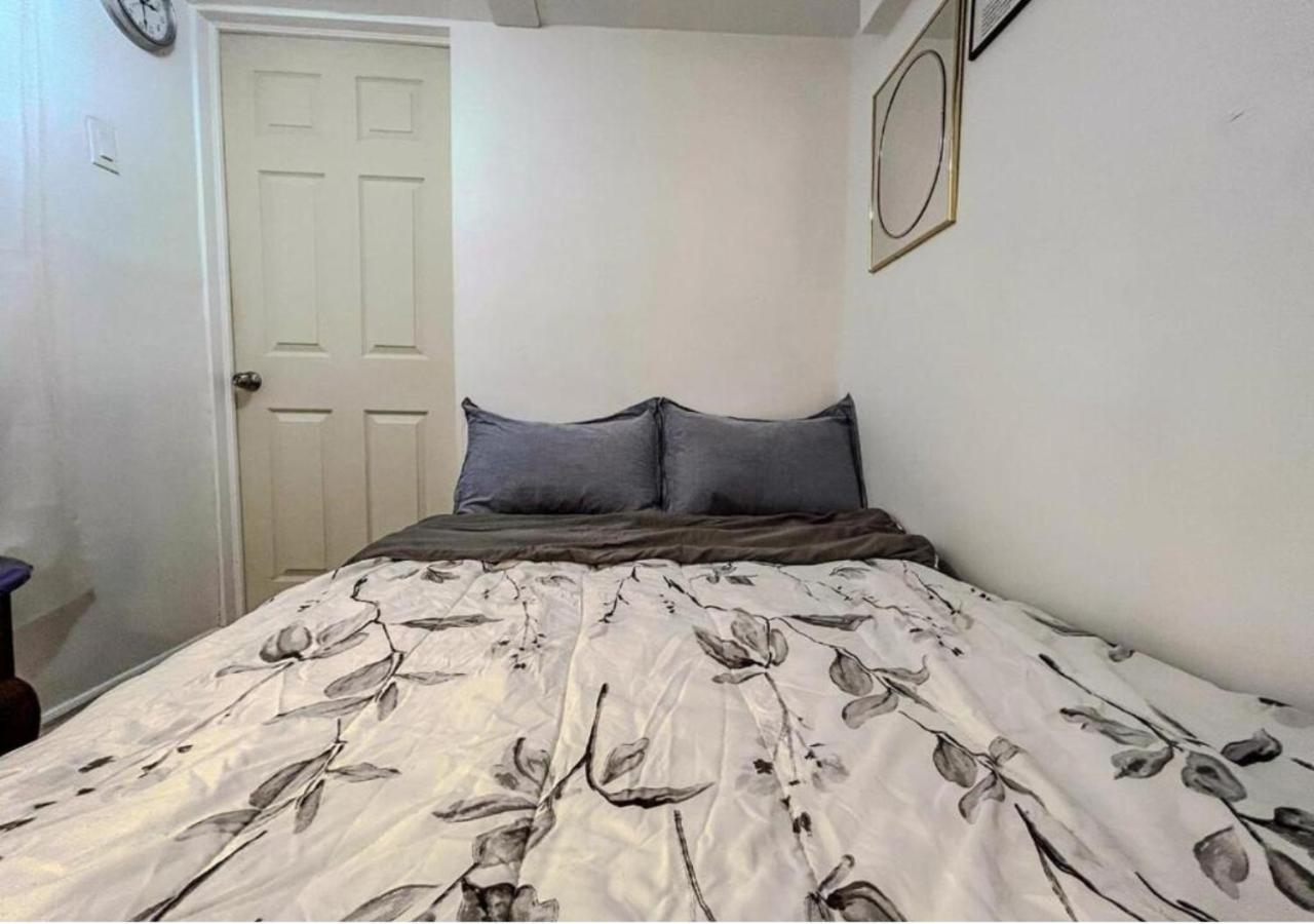 Independent Private Suite, Free Parking And High-speed Wi-fi Montreal
