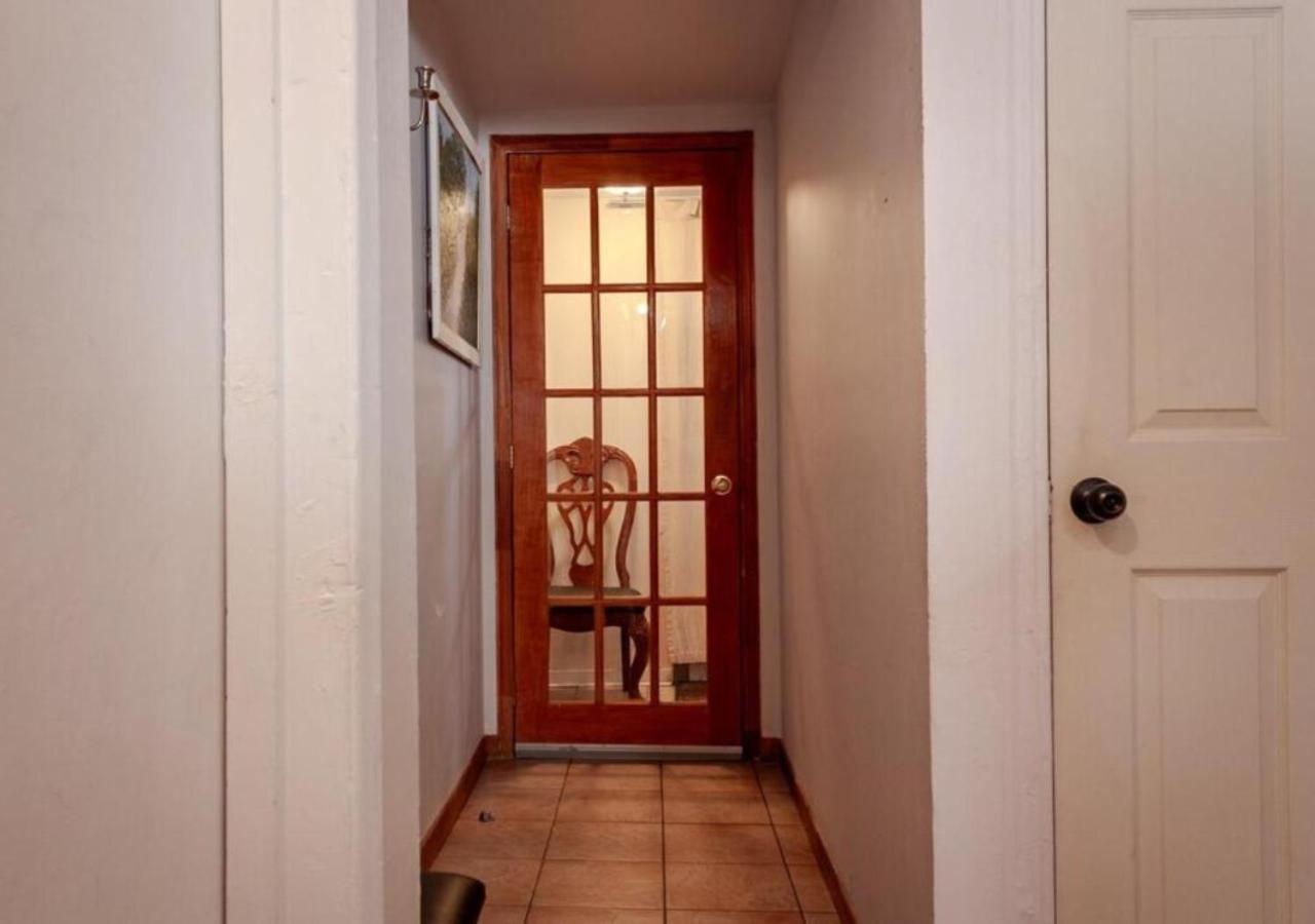 Independent Private Suite, Free Parking And High-speed Wi-fi * Montreal