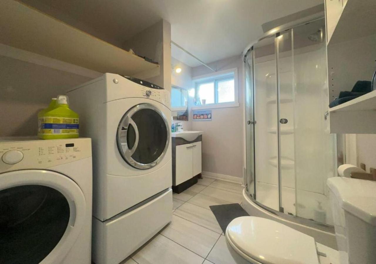 Independent Private Suite, Free Parking And High-speed Wi-fi Apartment *